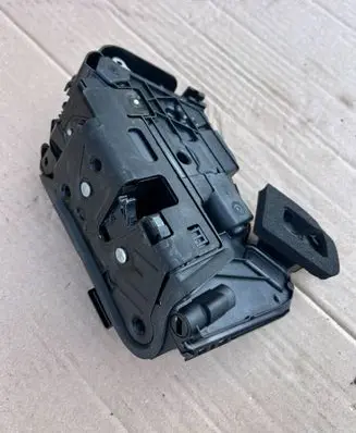 Volkswagen T-Roc Front door lock 5TB837016C A046465