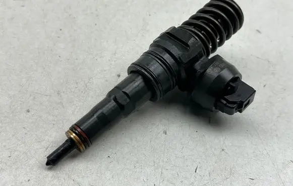Audi A6 S6 C6 4F Fuel injector 038130073BQ