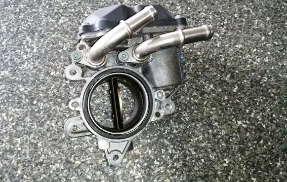 Volkswagen Golf VII Throttle valve 04L128059K