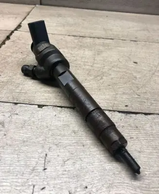 BMW 3 E90 E91 Fuel injector 7798446 2973E