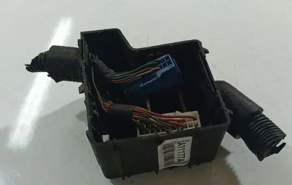 KIA Sorento Fuse box cover 912103E900