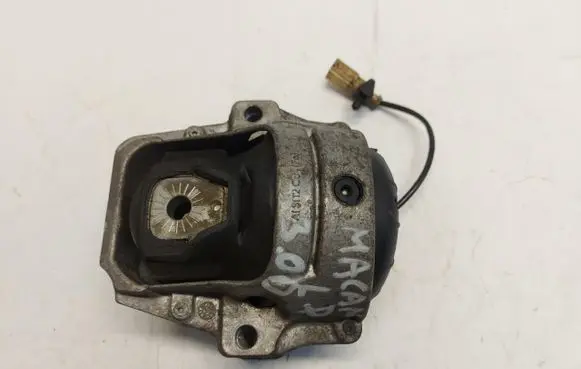 Engine mount vacuum valve