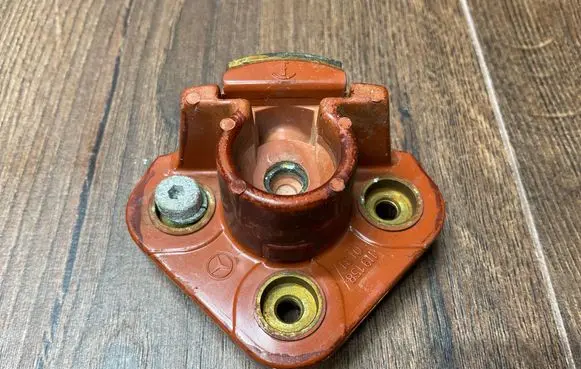 Mercedes-Benz E W124 Spark distributor cap 1191580131 1234332408