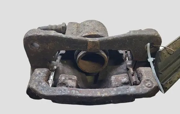 Toyota Previa (XR30, XR40) II Rear brake caliper