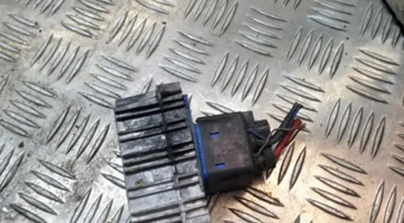 Opel Combo C Coolant fan relay 516100402