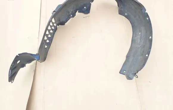 Toyota Avensis Verso Front arch 