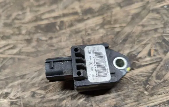 Maserati Quattroporte Airbag deployment crash/impact sensor
