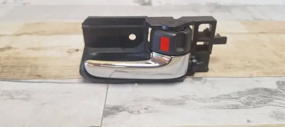 Toyota Corolla Verso E121 Front door interior handle
