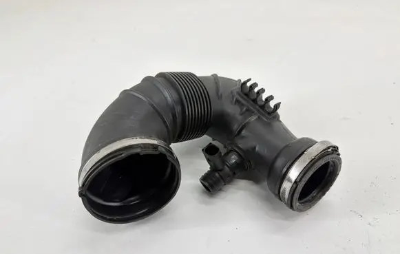 Mercedes-Benz C W204 Turbo air intake inlet pipe/hose A6510900337