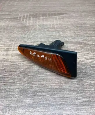 Subaru Legacy Front fender indicator light 220902 12V5WW5W