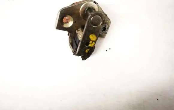 Ford Mondeo MK II Rear door lock loop/hook striker 96bgf21982ab 96bg-f21982-ab