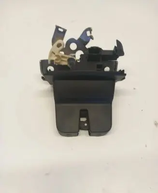 Skoda Octavia Mk3 (5E) Tailgate/trunk/boot lock/catch/latch 8R0827505A 185105170116