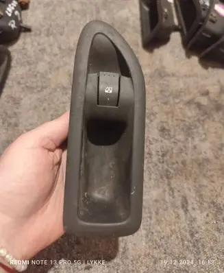 Renault Laguna II Quarter vent window switch 8200016013
