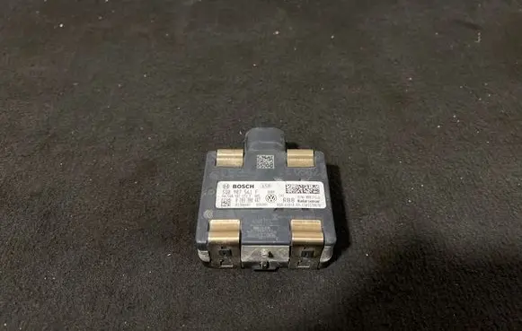 Volkswagen Golf VII Distronic sensor radar 5Q0907561F 5Q0907572F