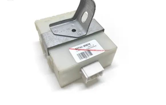 Toyota Avensis T220 Door control unit/module 8974105070