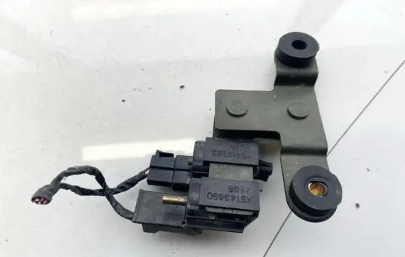 Mitsubishi Carisma Turbo solenoid valve K5T49680 K5T49682