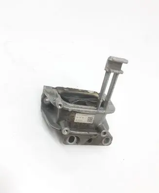 Volkswagen PASSAT B8 Engine mount bracket 3Q0199262J