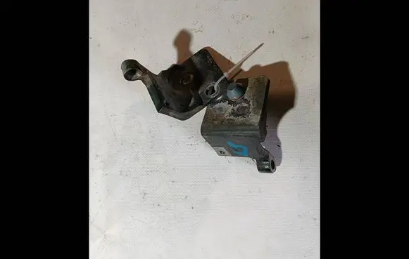 Cadillac DeVille Front door upper hinge