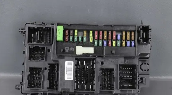 Ford Fusion Fuse module DG9T15604 DG9T15604CM