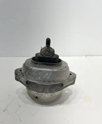 BMW X5 E53 Engine mount bracket 6758444