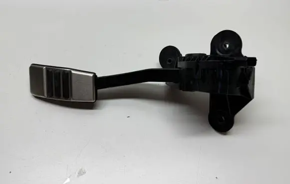 Ford Mustang VII Accelerator throttle pedal CR339F836AE CR339F836