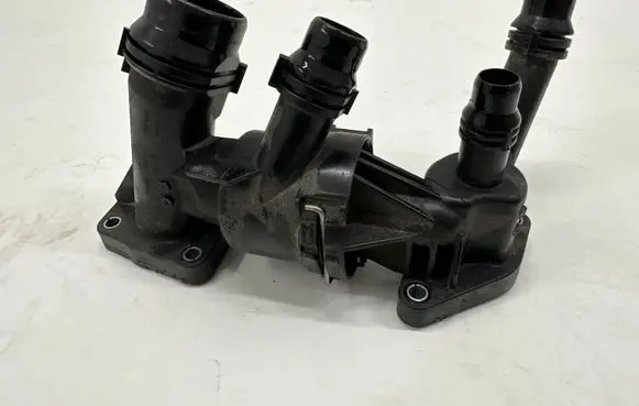 Thermostat/thermostat housing