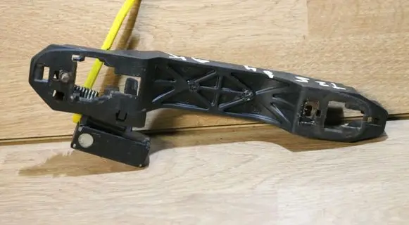 Rear door exterior handle/bracket
