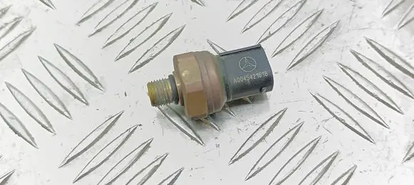Mercedes-Benz C W204 Fuel pressure sensor A0045421618