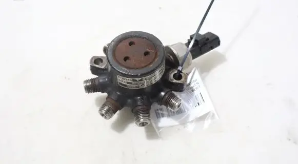 Renault Megane II Fuel distributor 