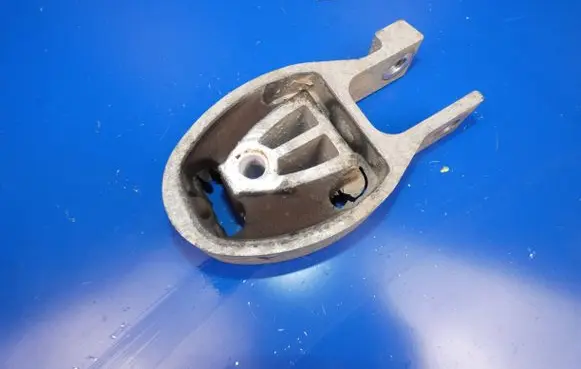 Volvo V60 Engine mount bracket 6G916P082BD 30671248