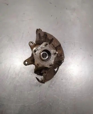 Suzuki Grand Vitara II Front wheel hub spindle knuckle