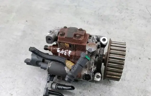 Renault Megane II Fuel injection high pressure pump