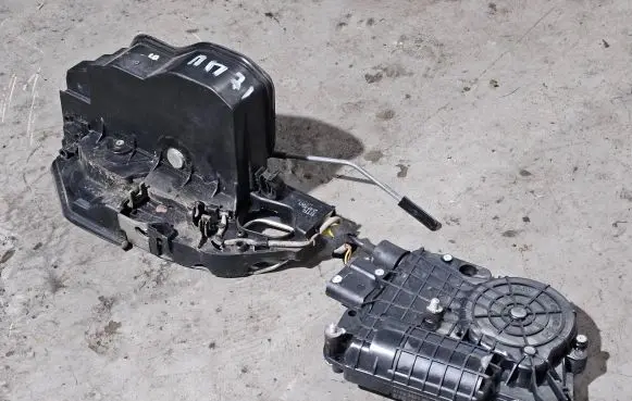 BMW X6 E71 Front door lock 7167582