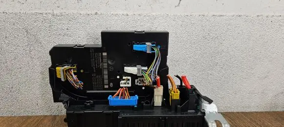 Mercedes-Benz E W212 SAM control unit 2129003702 2125452832 5DK00962056