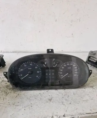Speedometer (instrument cluster)