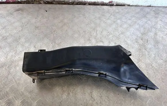 BMW X5M E70 Intercooler air channel guide 7205943