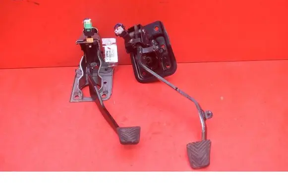 Citroen C-Crosser Accelerator throttle pedal