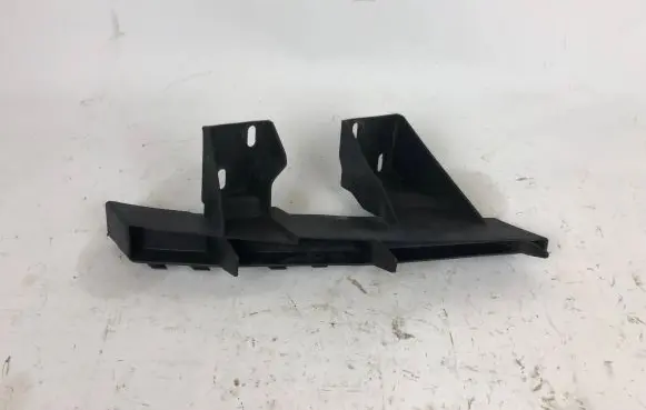 Audi Q7 4L Front bumper mounting bracket 4L0807333