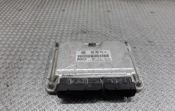 Skoda Octavia Mk1 (1U) Engine control unit/module 06A906032LC 0261207819