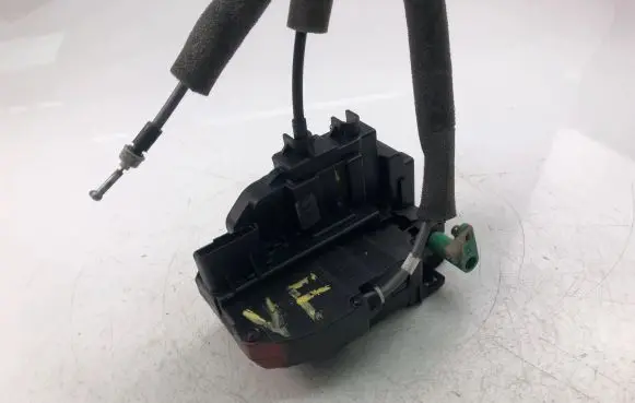Renault Clio IV Coupe door lock (next to the handle) 02510C