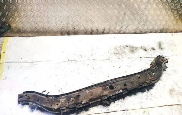 Renault Megane II Radiator support slam panel