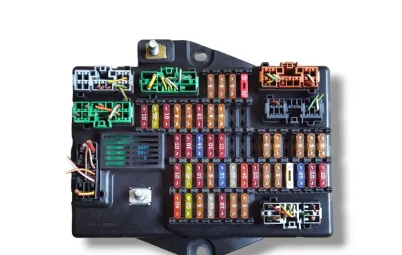 Jaguar XJ X350 Fuse module 2W93-14A073-CE