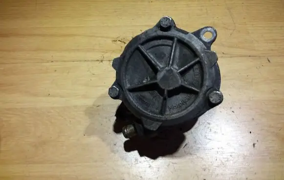 BMW 5 E39 Vacuum pump 96110885