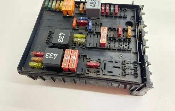 Volkswagen Touran I Fuse module 1K0937804B 1K0937800E 01394932