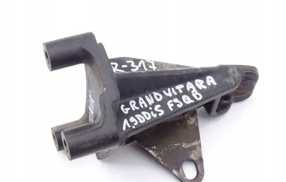Suzuki Grand Vitara II Engine mounting bracket SUZUKI_GRAND_VITARA_II_1.9_DDiS_ŁAPA_SILNIKA_PRAWA