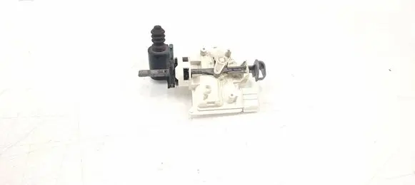 Mitsubishi Outlander Fuel tank cap lock