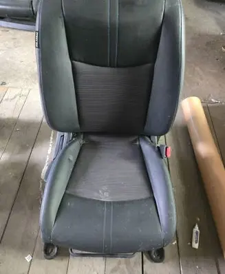 Nissan Leaf II (ZE1) Front passenger seat