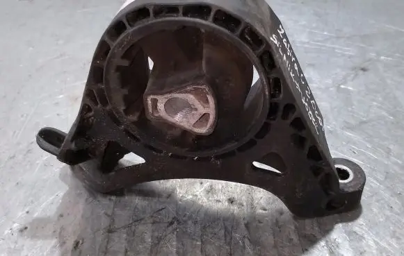 Opel Zafira C Engine mounting bracket
