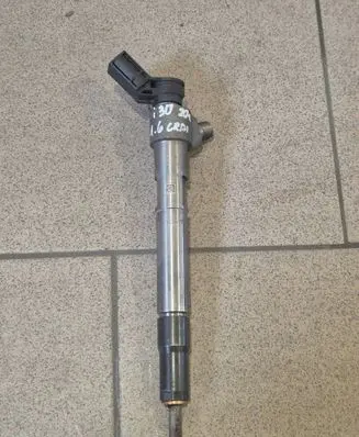 KIA Ceed Fuel injector 338002U000