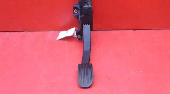 Volvo V60 Accelerator throttle pedal 31329062